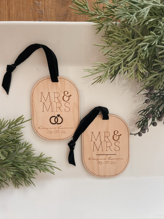 Mr & Mrs Arched Oval | Ornament